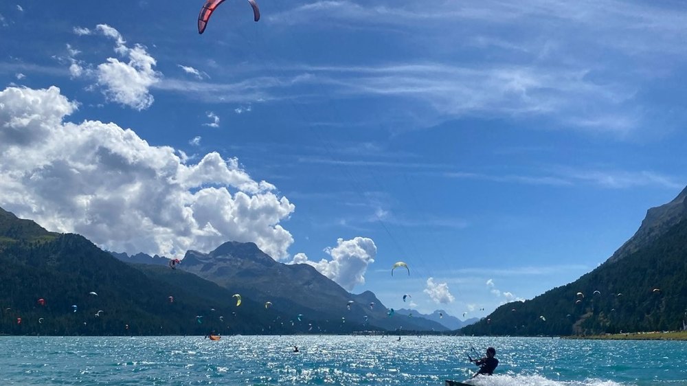 Kitesurfers on an alpine lake